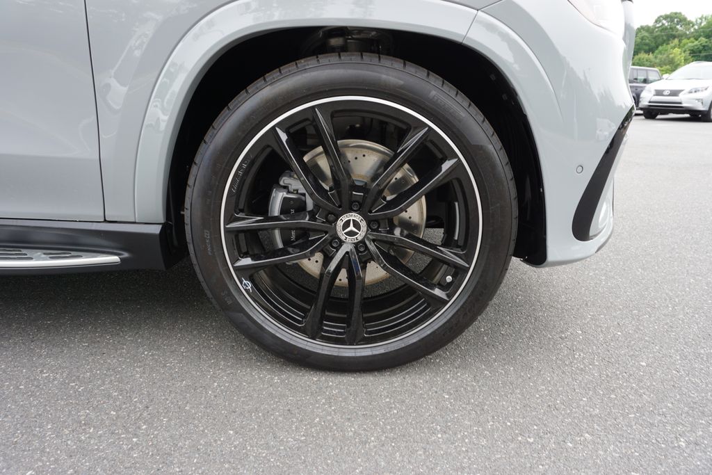 2025 Mercedes-Benz GLS 450 4MATIC 18