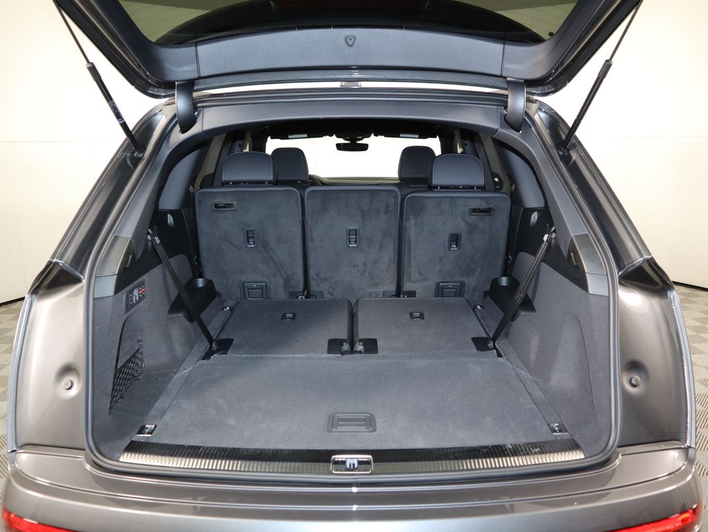 Thumbnail: 2026 Audi Q7 - 32