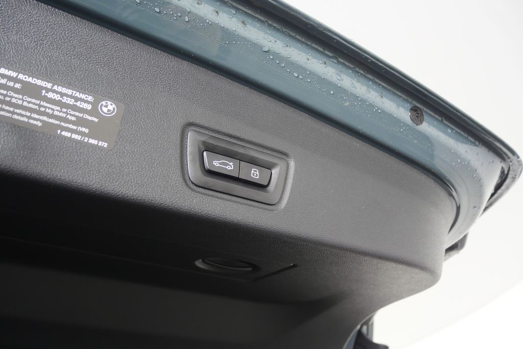 Thumbnail: 2025 BMW i4 - 17