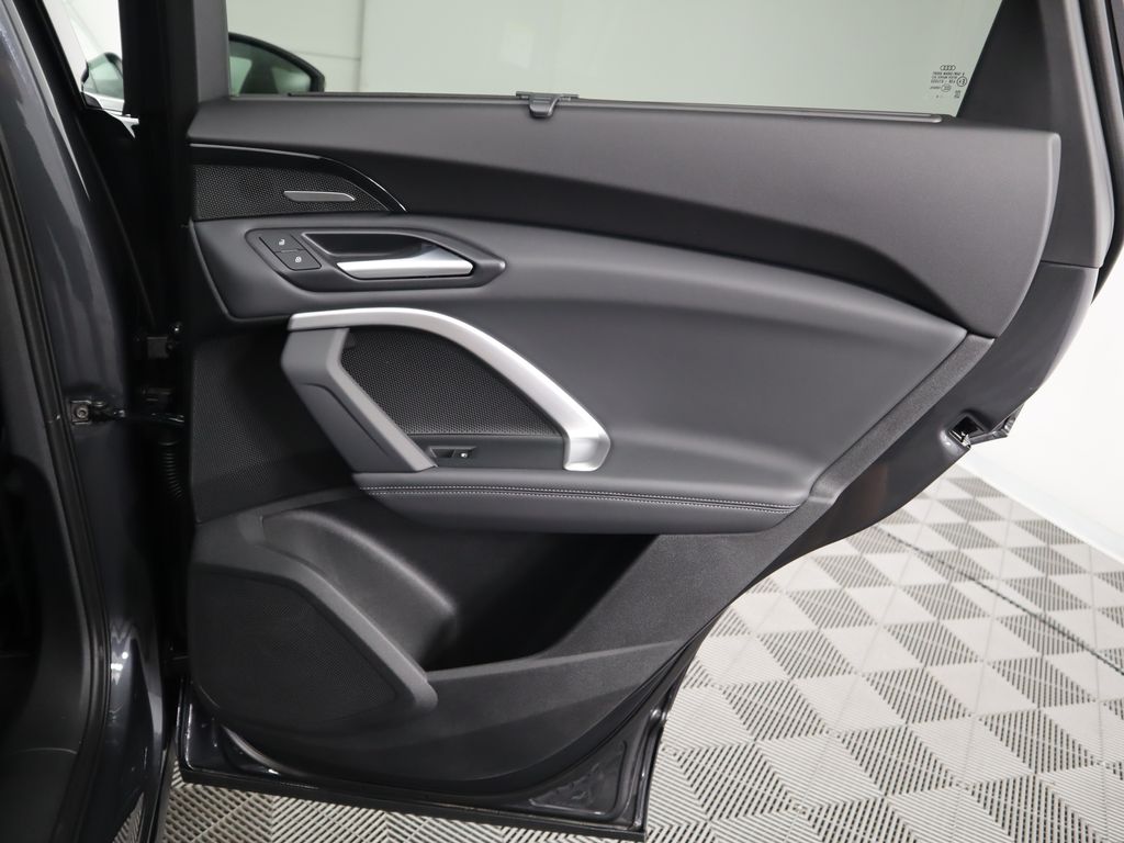 Thumbnail: 2025 Audi Q5 - 30