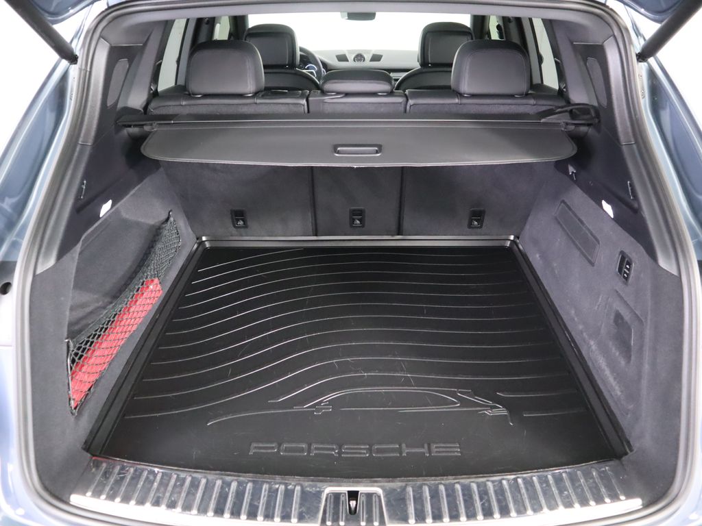 Thumbnail: 2020 Porsche Cayenne - 29