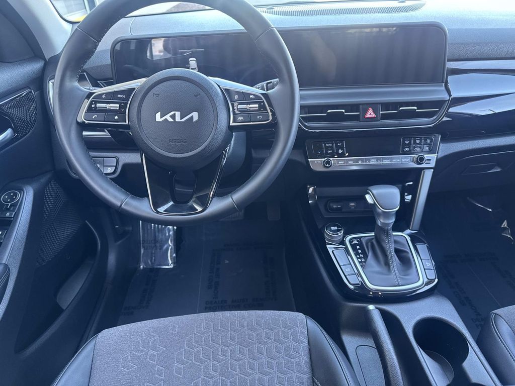 Used 2026 White Kia S image 15