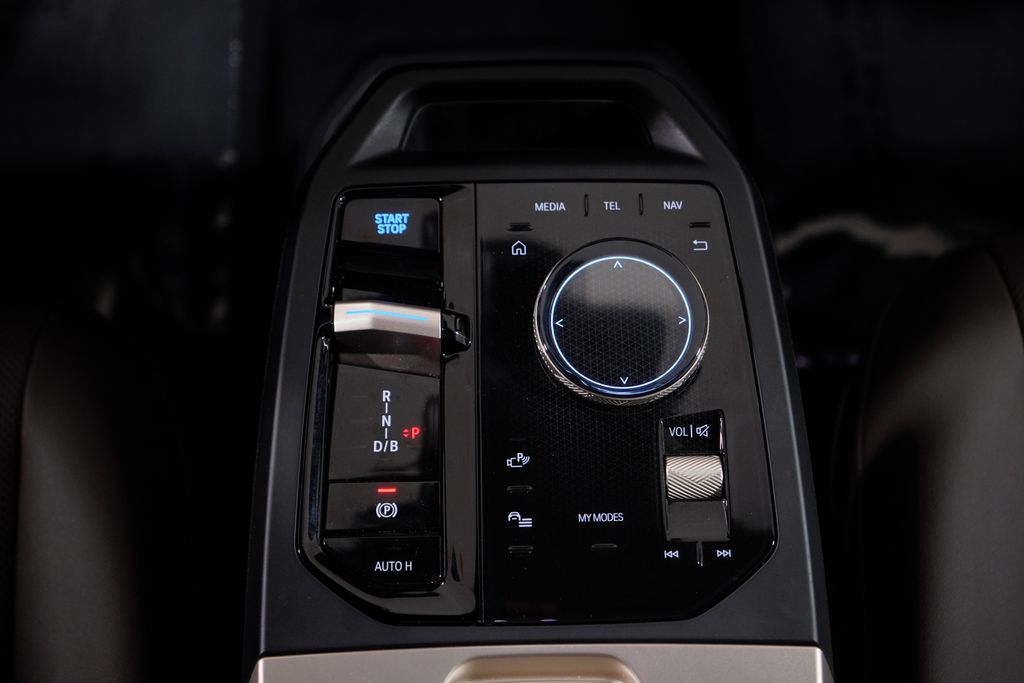 Thumbnail: 2023 BMW iX - 13