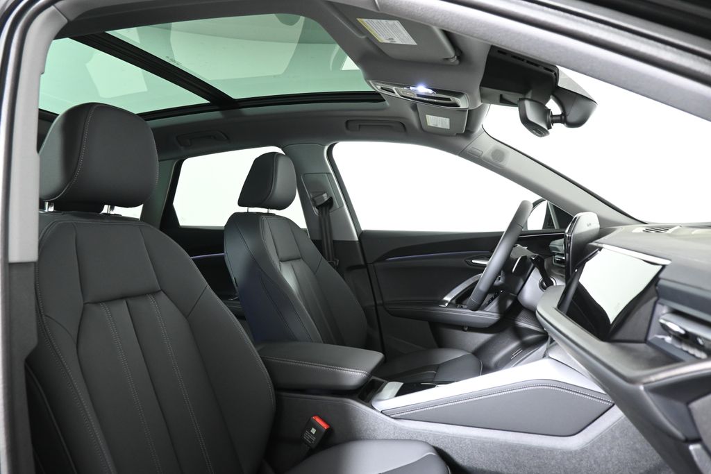 Thumbnail: 2025 Audi Q5 - 22