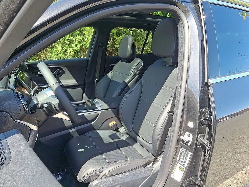 Thumbnail: 2025 Mercedes-Benz GLC - 10