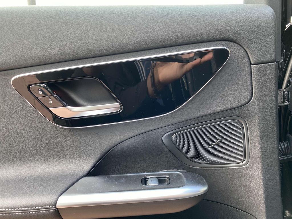 Thumbnail: 2024 Mercedes-Benz C-Class - 17