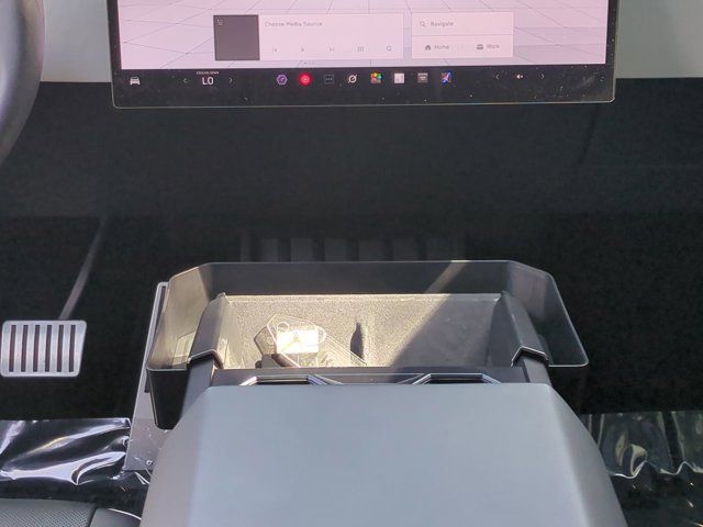 Used 2024  Tesla Base image 17