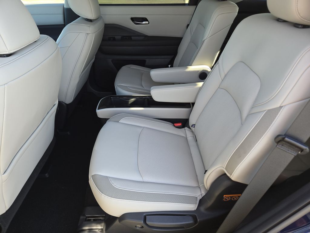 2026 Nissan Pathfinder SL - 8