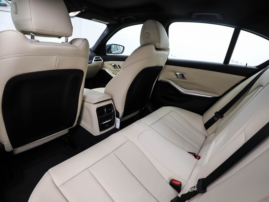 Thumbnail: 2025 BMW 3 Series - 22