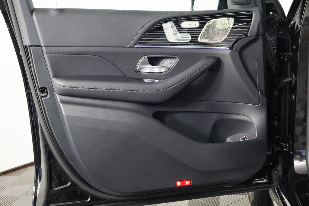 Thumbnail: 2026 Mercedes-Benz GLE - 8