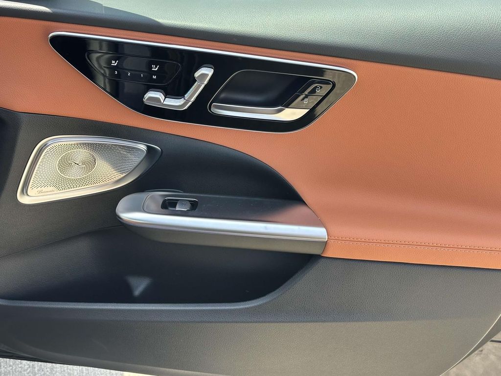 2025 Mercedes-Benz C-Class C 300 10