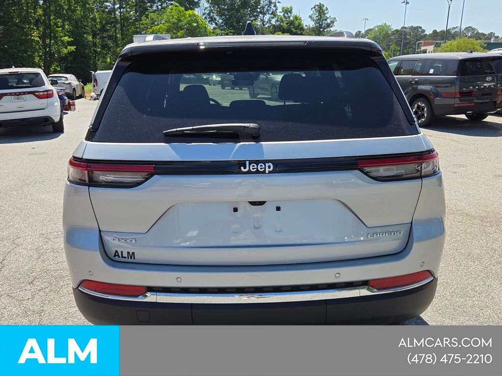 Used 2025 Silver Jeep Laredo image 13