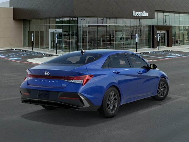 2025 Hyundai Elantra Blue 4