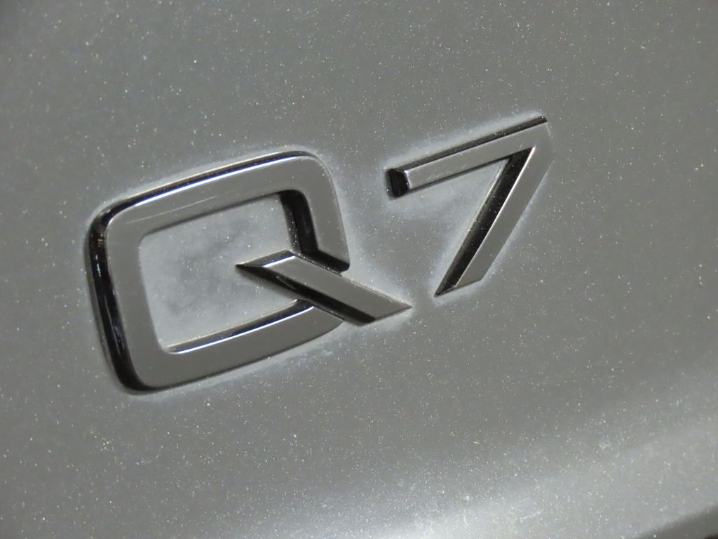 Thumbnail: 2023 Audi Q7 - 9