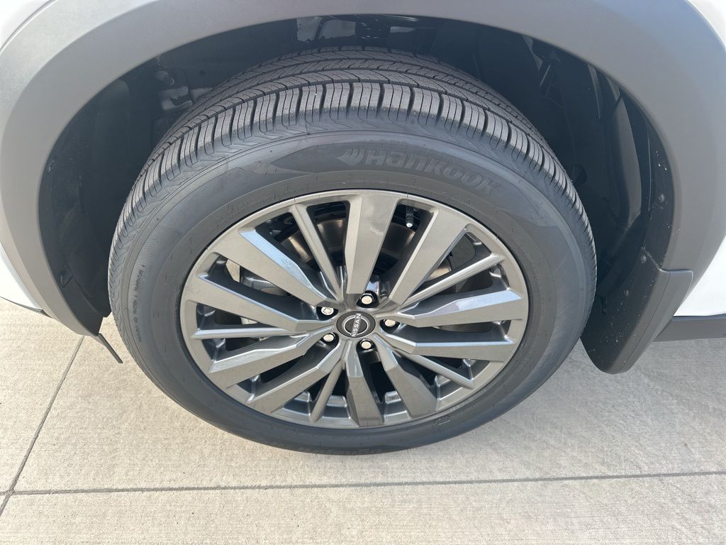 2025 Everest White Pearl Tricoat Nissan Pathfinder SL FWD SUV