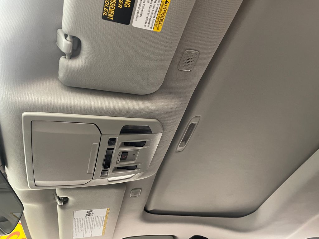 2024 Toyota Highlander XLE 31