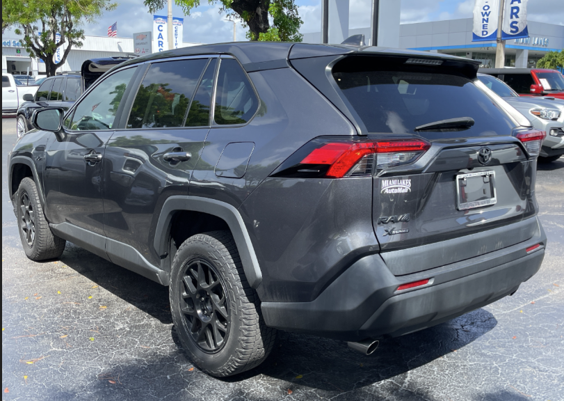 View vehicle photo 3