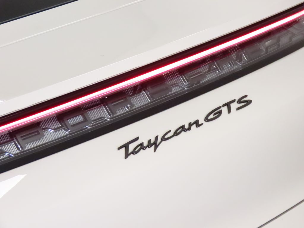 Thumbnail: 2022 Porsche Taycan - 12