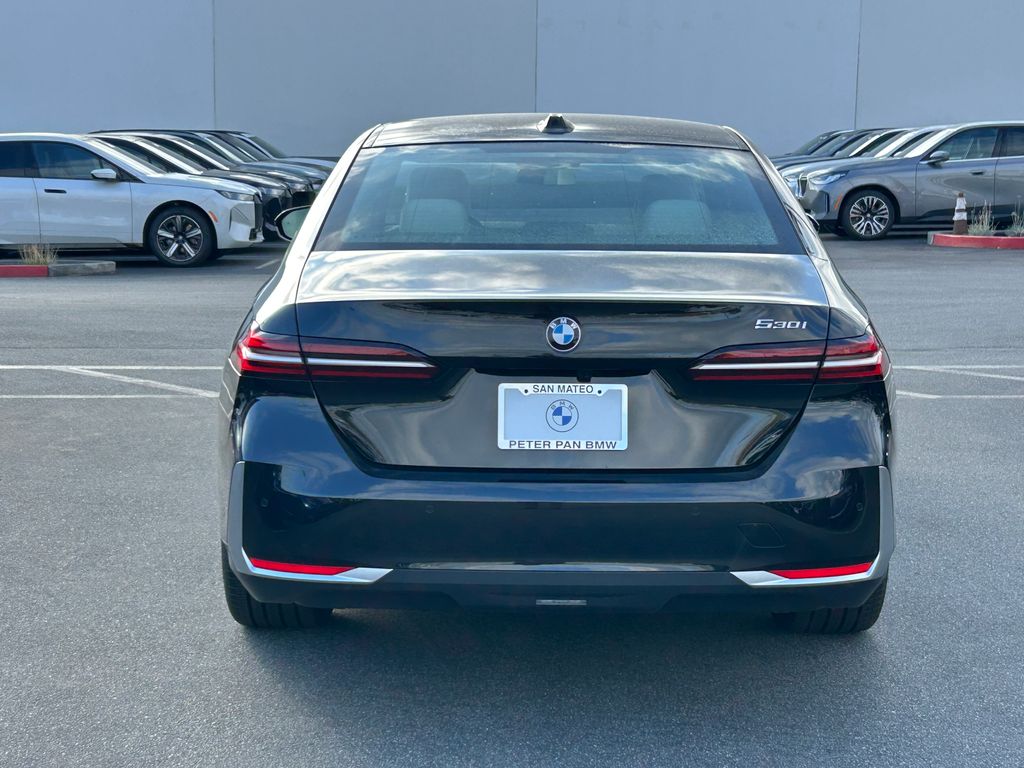 Thumbnail: 2026 BMW 5 Series - 4