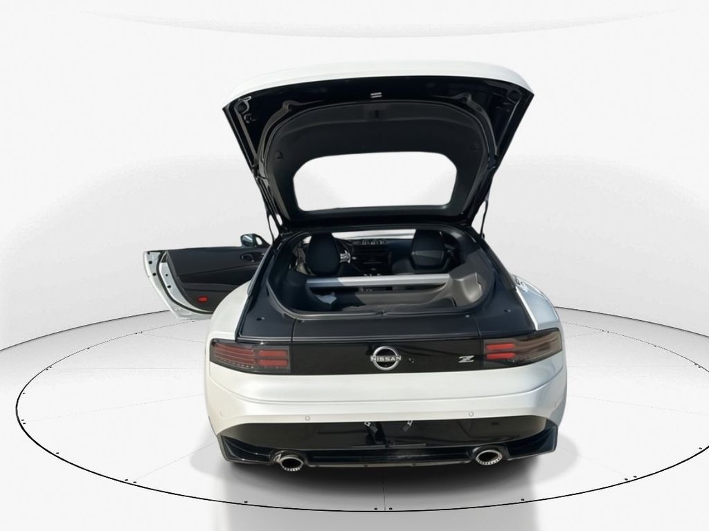 2024 Everest White Pearl Tricoat/Super Black Nissan Z Performance RWD Coupe