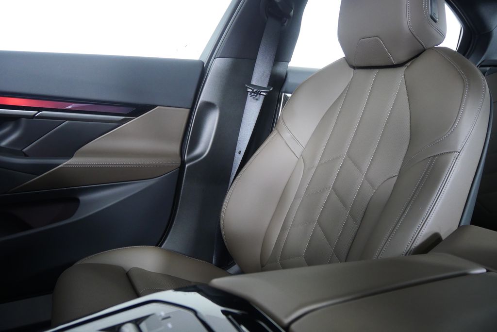 Thumbnail: 2025 BMW 5 Series - 30