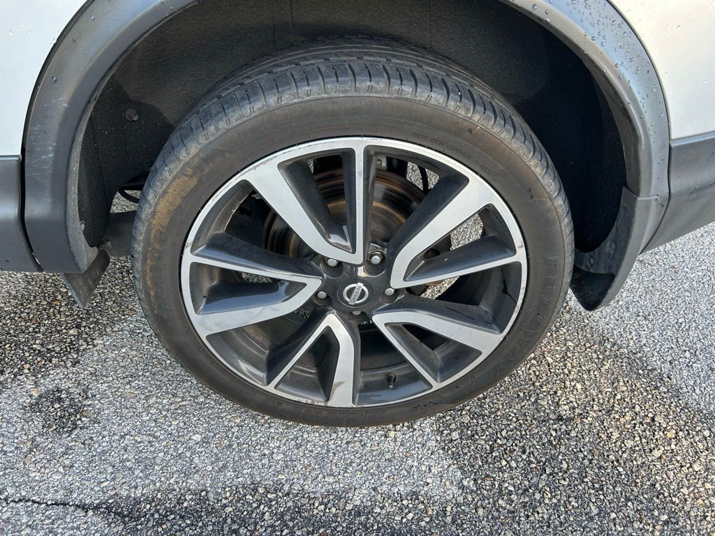 Thumbnail: 2017 Nissan Rogue Sport - 9