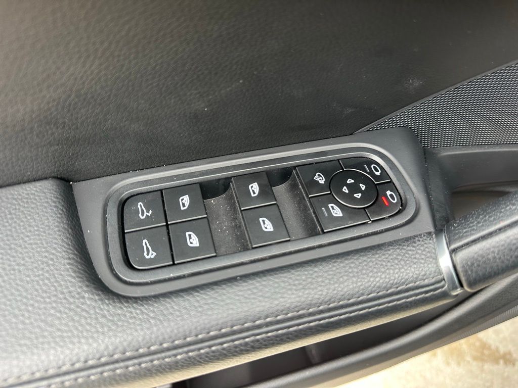 Thumbnail: 2023 Porsche  - 21