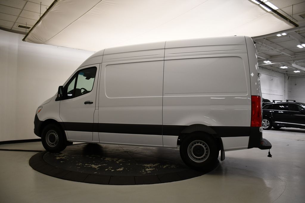 2025 Mercedes-Benz Sprinter 2500 8