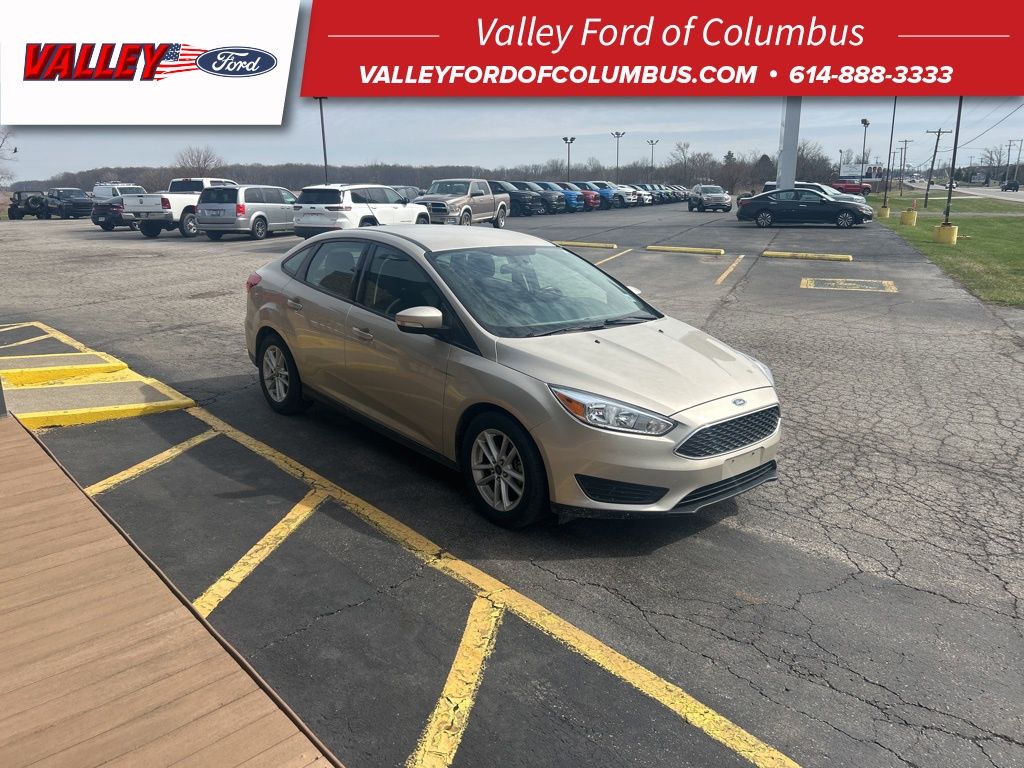 White Gold Metallic 2017 Ford Focus SE Sedan Front-Wheel Drive 6-Speed Automatic