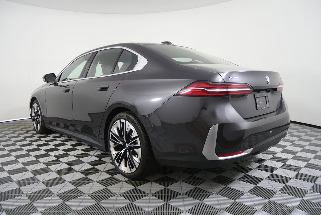 Thumbnail: 2024 BMW 5 Series - 2
