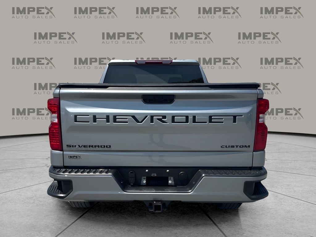 View vehicle photo 4