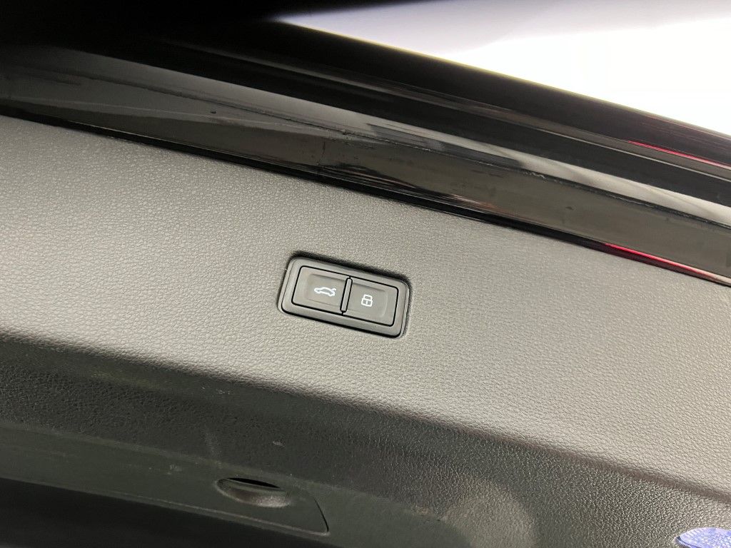 Thumbnail: 2021 Audi Q8 - 8