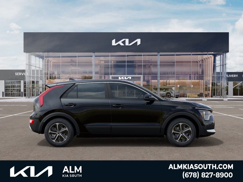 2025 Kia Niro LX photo 4