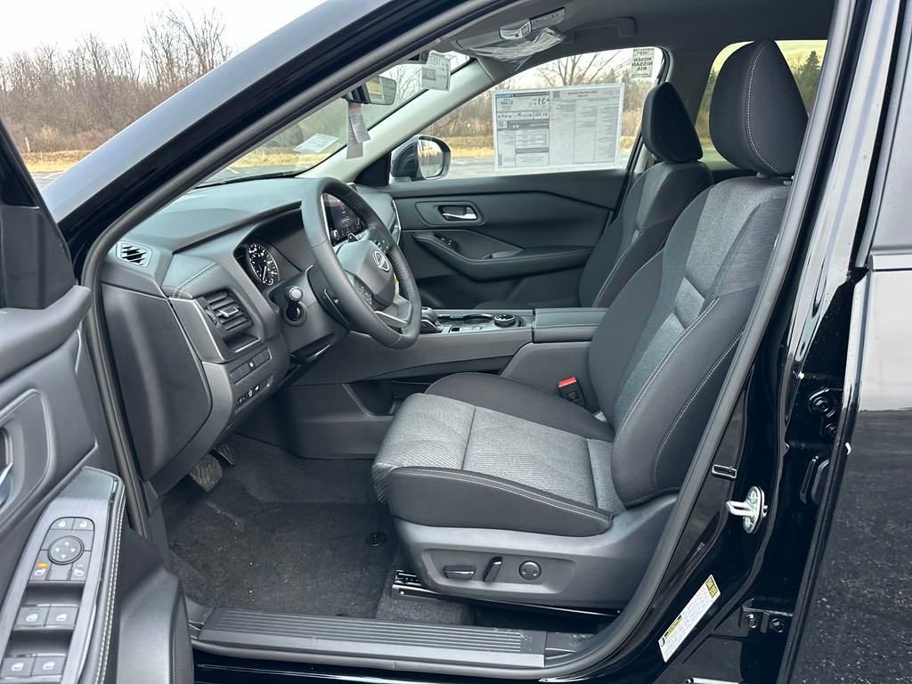 2025 Nissan Rogue SV photo