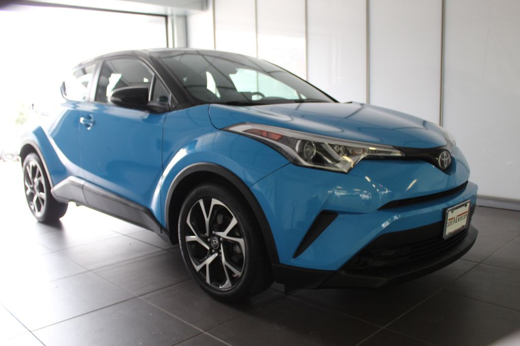 2019 Toyota C-HR XLE's photo