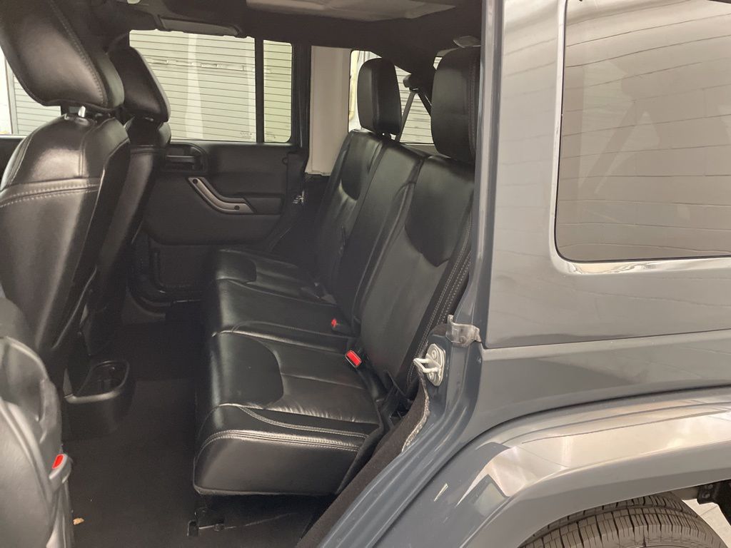 Used 2018 Black Jeep Unlimited Sahara image 21