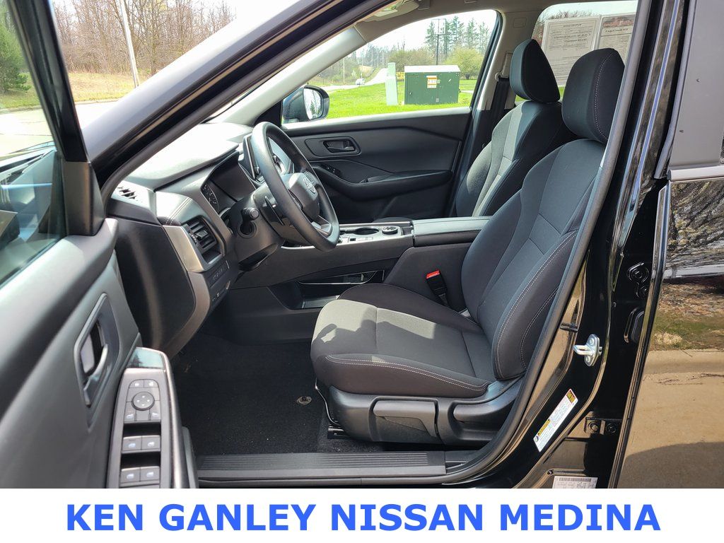 2025 Nissan Rogue S photo