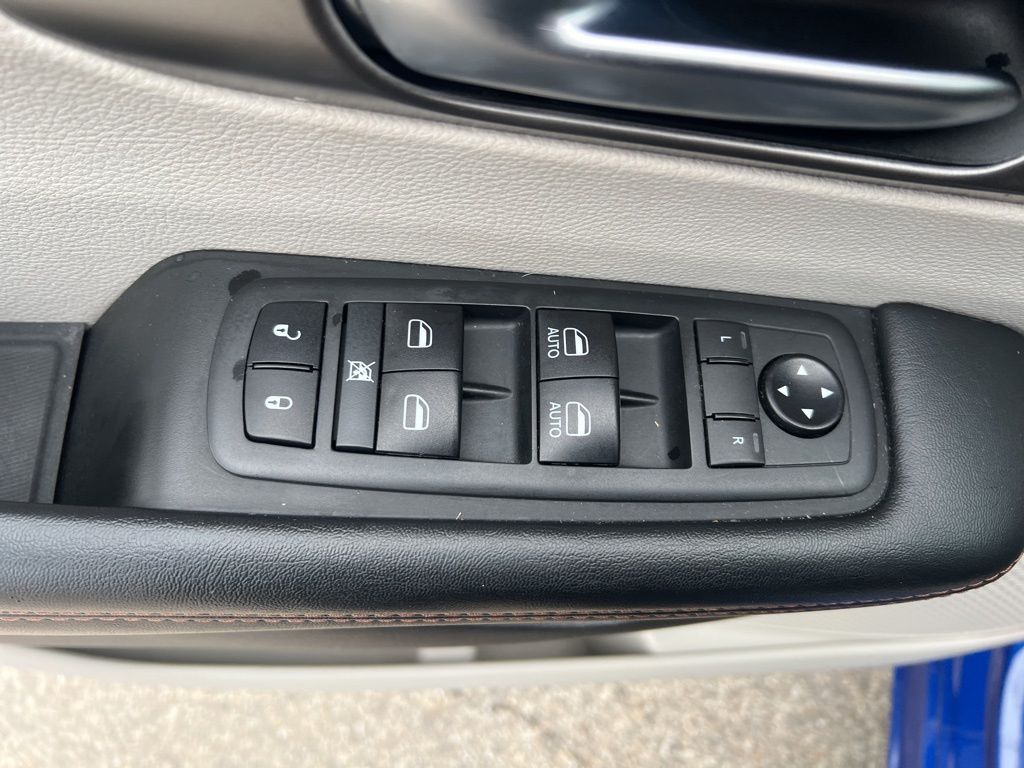 2020 Chrysler Pacifica Touring photo