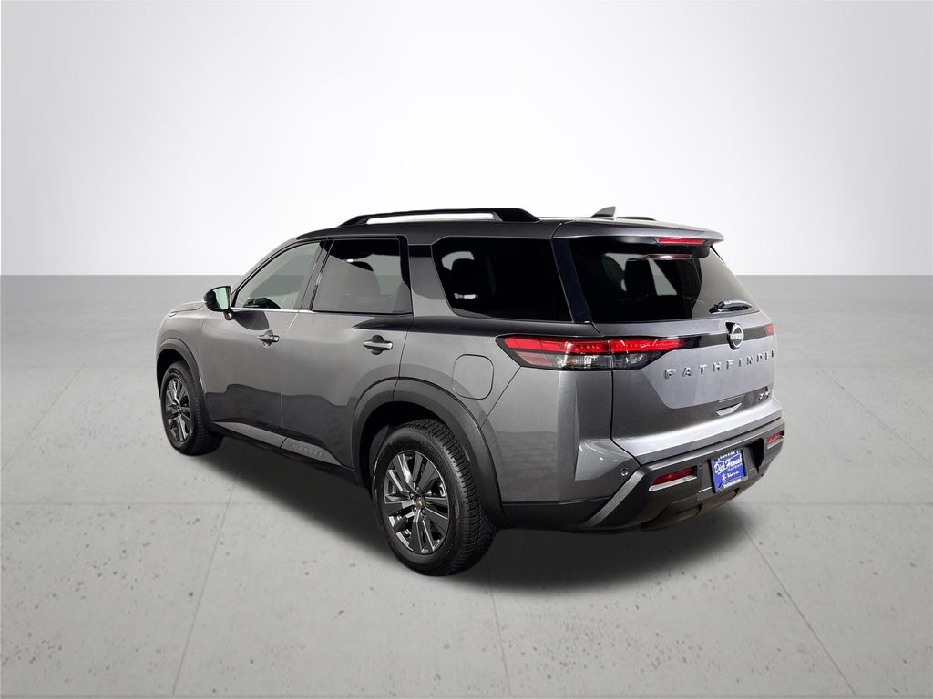 2022 Nissan Pathfinder SV