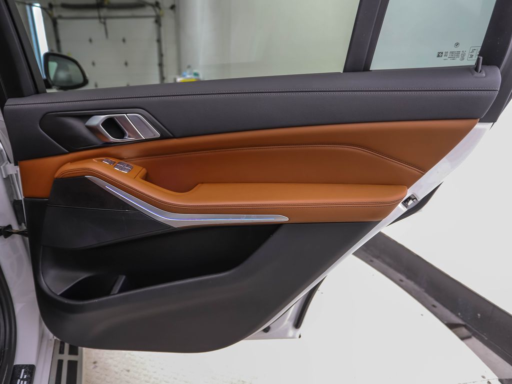 Thumbnail: 2022 BMW X7 - 31