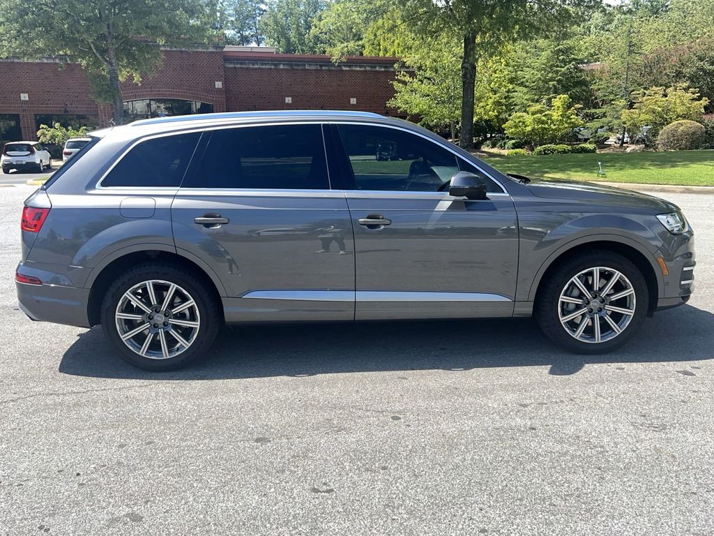 2019 Audi Q7  9