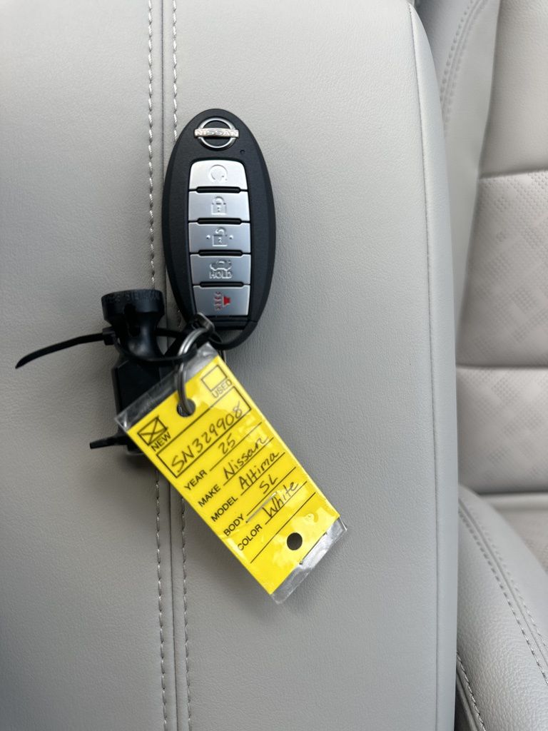 2025 Pearl White Tricoat Nissan Altima 2.5 SL AWD Sedan