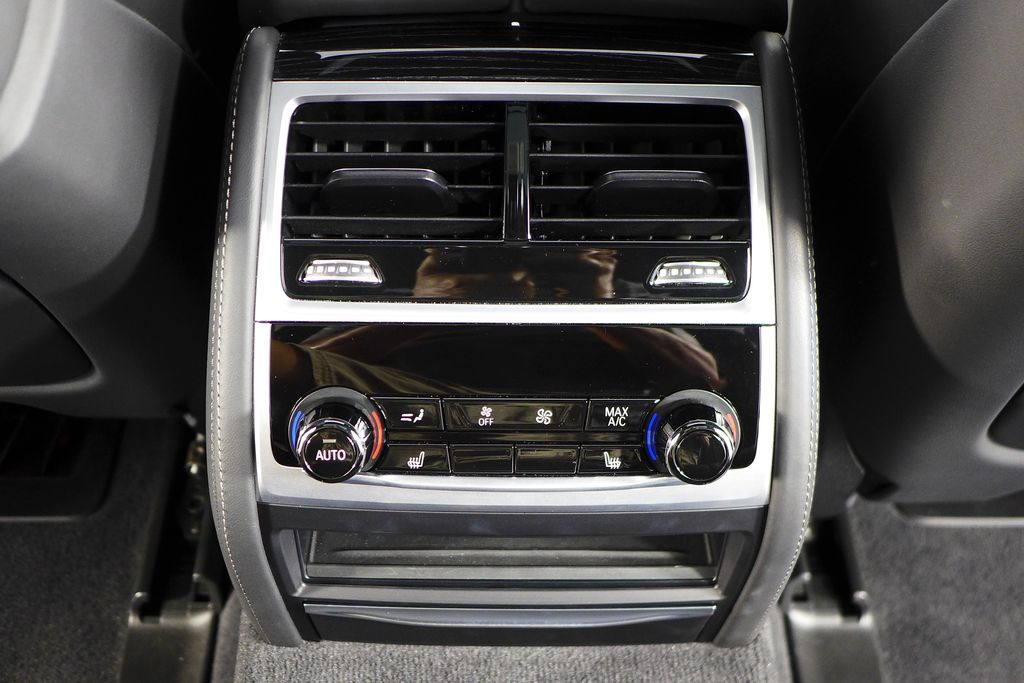 Thumbnail: 2022 BMW 7 Series - 23