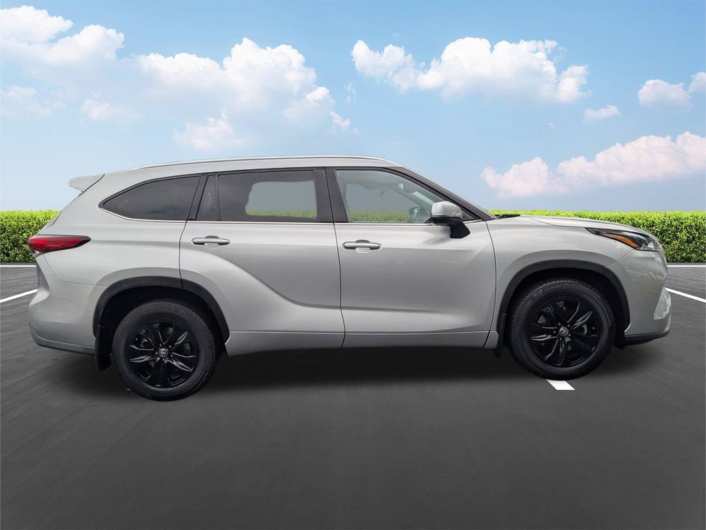 Used 2021 Toyota Highlander SUV