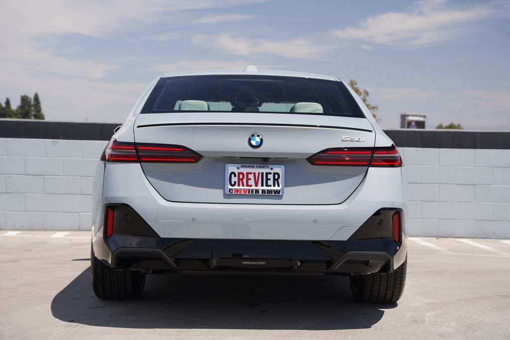 Thumbnail: 2027 BMW 5 Series - 6