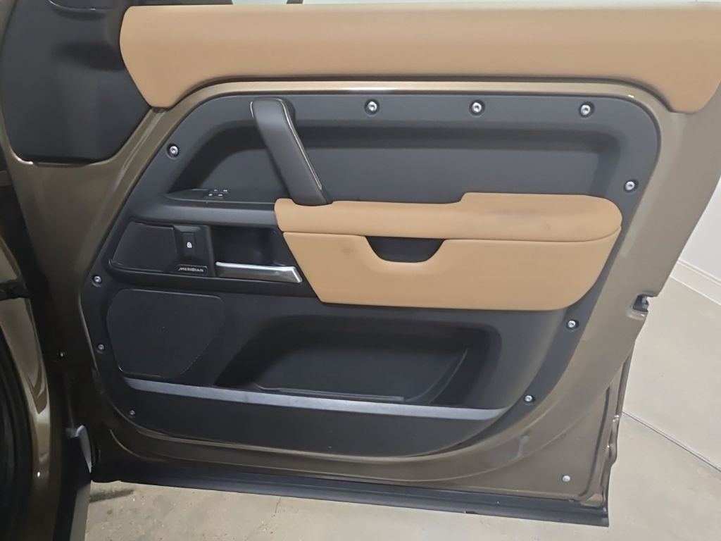 New 2026  Land Rover S image 17