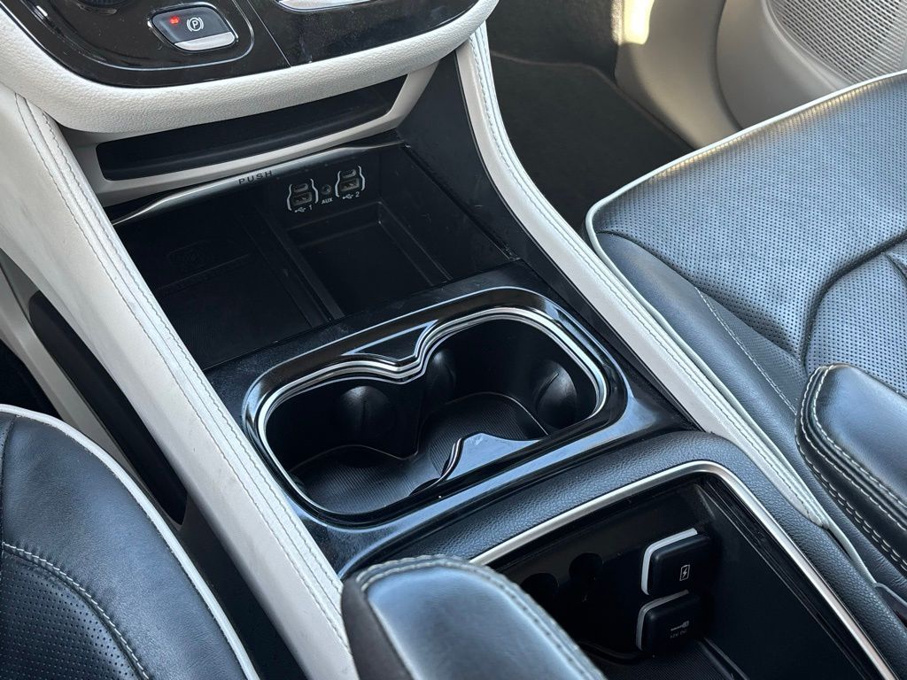 2023 Chrysler Pacifica Limited photo