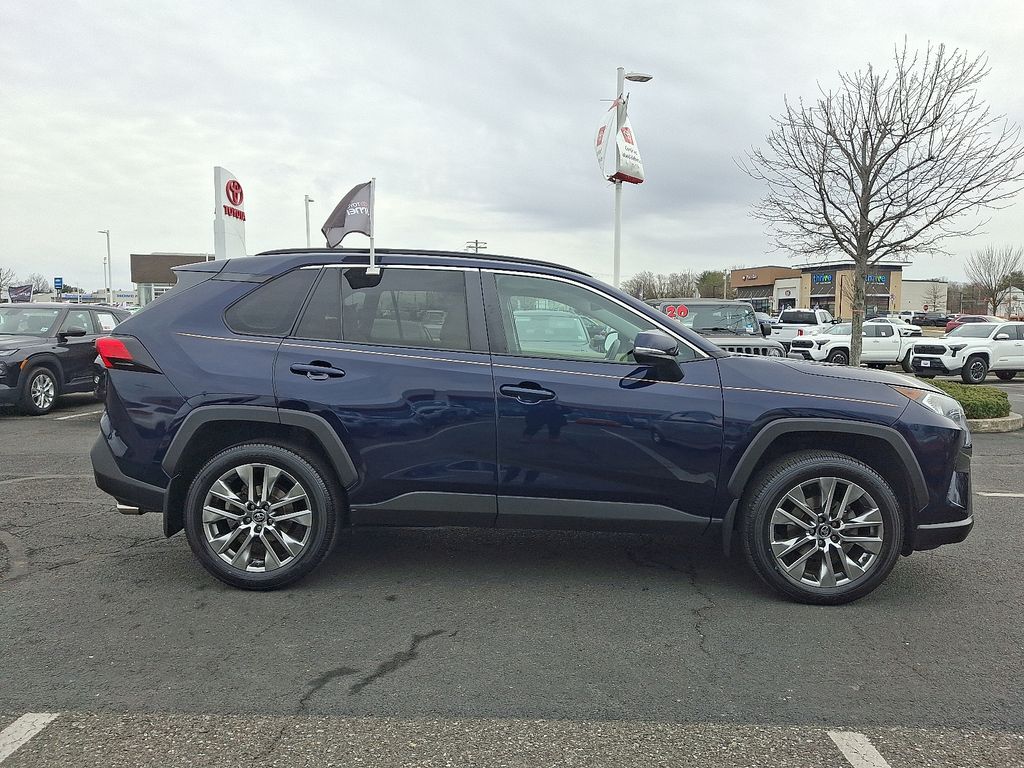 Thumbnail: 2019 Toyota RAV4 - 7