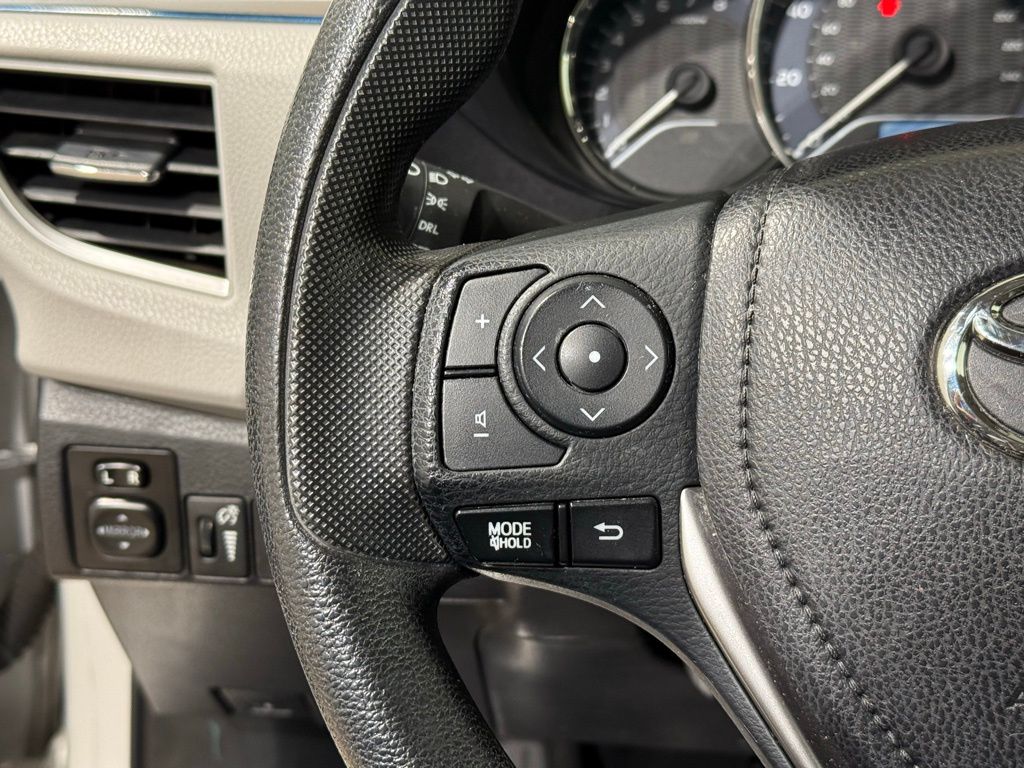 Thumbnail: 2015 Toyota Corolla - 21