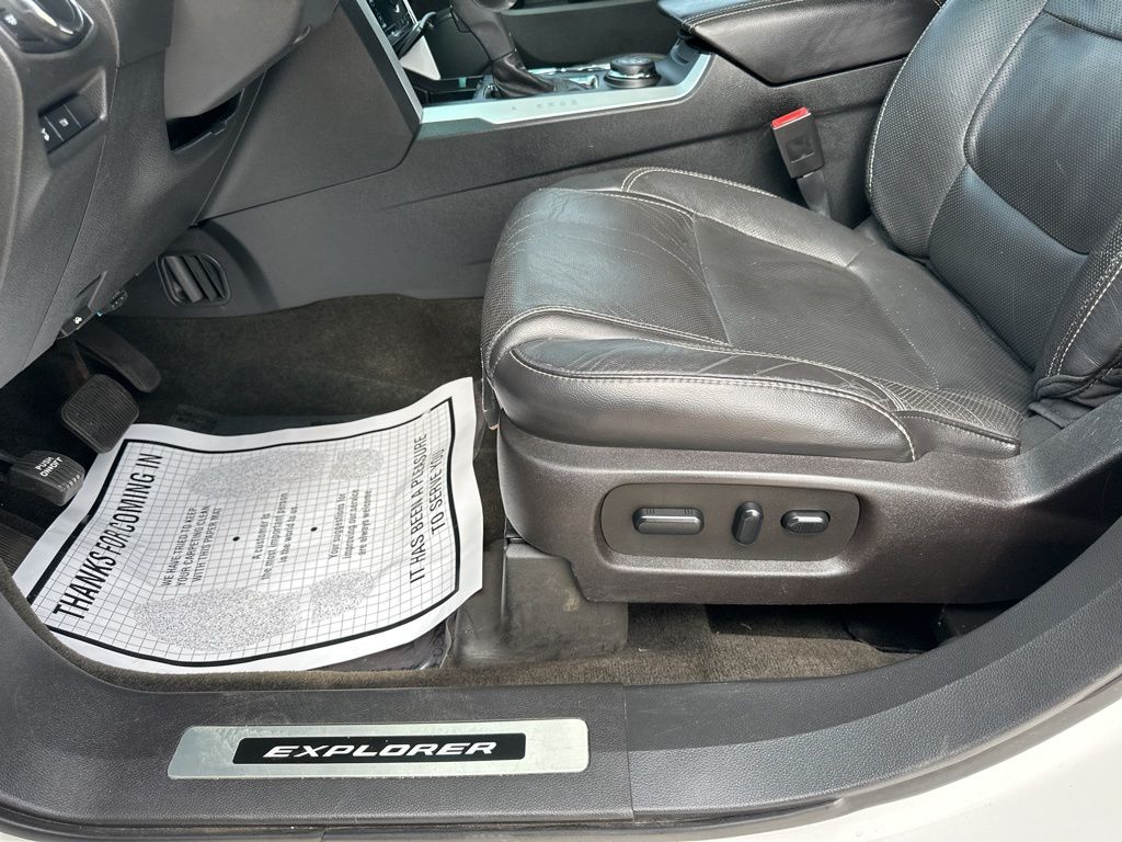 2014 White Platinum Clearcoat Metallic Ford Explorer Sport 4X4 SUV